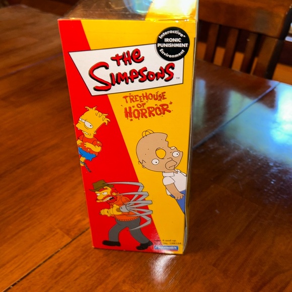 The Simpsons NWT/NIB Treehouse of Horror Toys R Us Exclusive 12x10 Inch Box - Picture 2 of 7